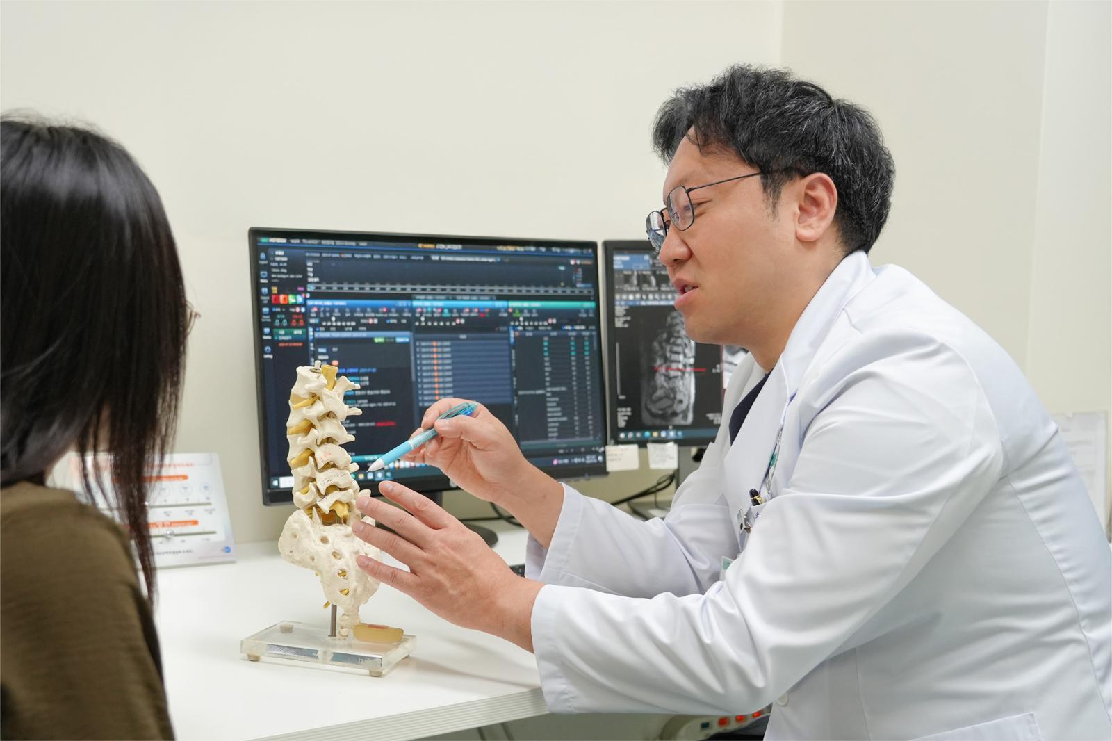 “허리 아프면 진통제 먼저… 심한 디스크엔 수술이 최선”