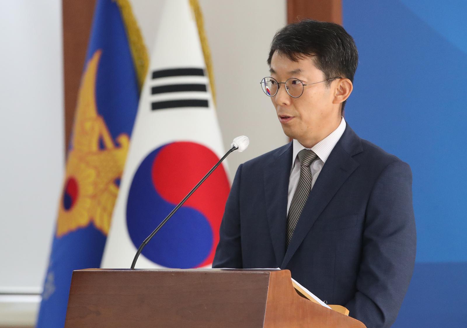 조광현 안보수사지원과장이 10일 오후 서울 종로구 사직로 서울경찰청 회의실에서 국가핵심 반도체 기술 유출사건 관련 브리핑을 하고 있다. 2024.9.10/뉴스1