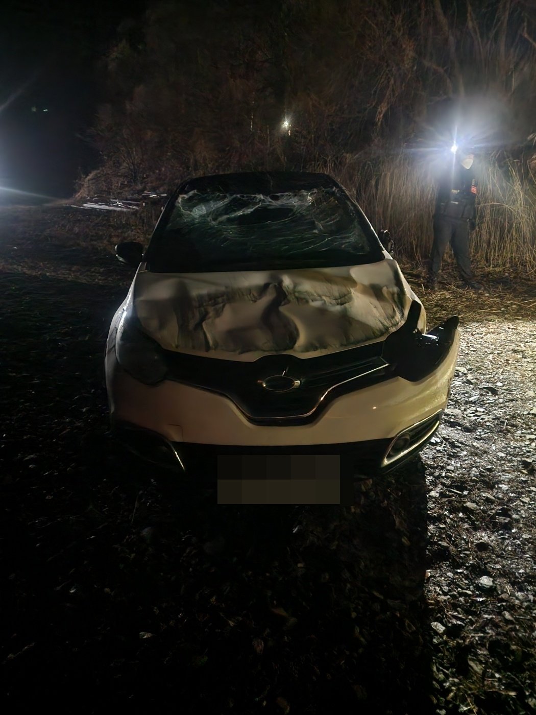 충주호에서 인양된 50대 여성의 차량(독자 송영훈씨 제공)/뉴스1