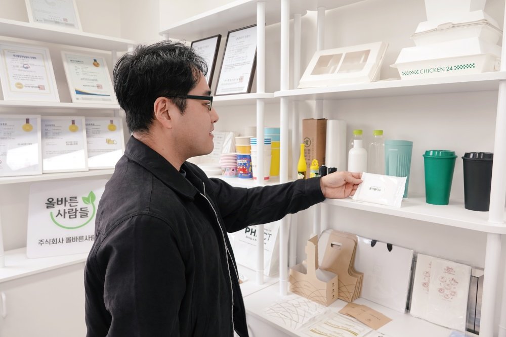 올바른사람들은 여러 시행착오 끝에 직접 원단을 발굴 및 개발할 수 있는 역량을 갖추게 됐다 / 출처=IT동아