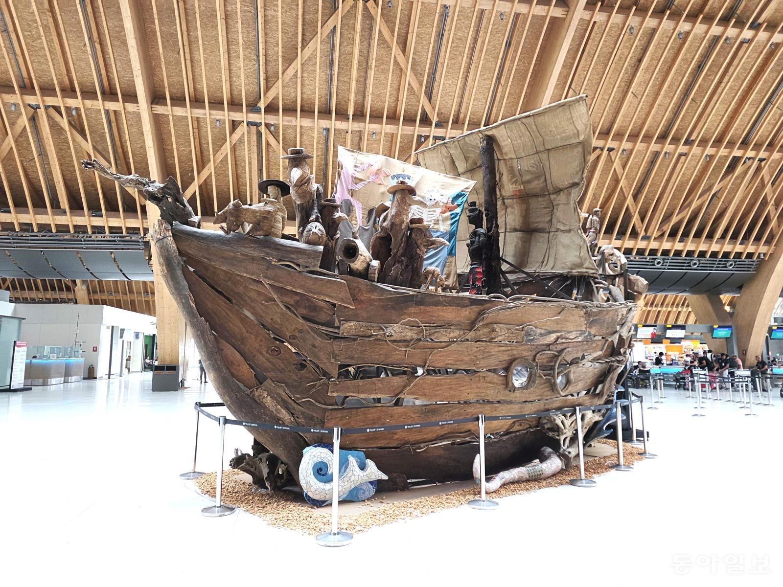 막탄-세부국제공항에 있는 마젤란 세계일주 원정대 조형물. 전승훈 기자 raphy@donga.com