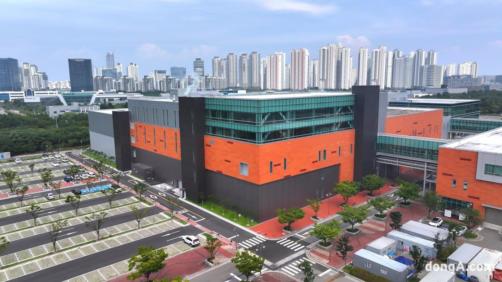셀트리온, 브라질서 ‘옴리클로’ 퍼스트무버로 출시… 내년 중남미 공략 본격화