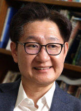 오늘의 삶을 다시 세우는 ‘유언 에세이’ 쓰기[기고/유성호]