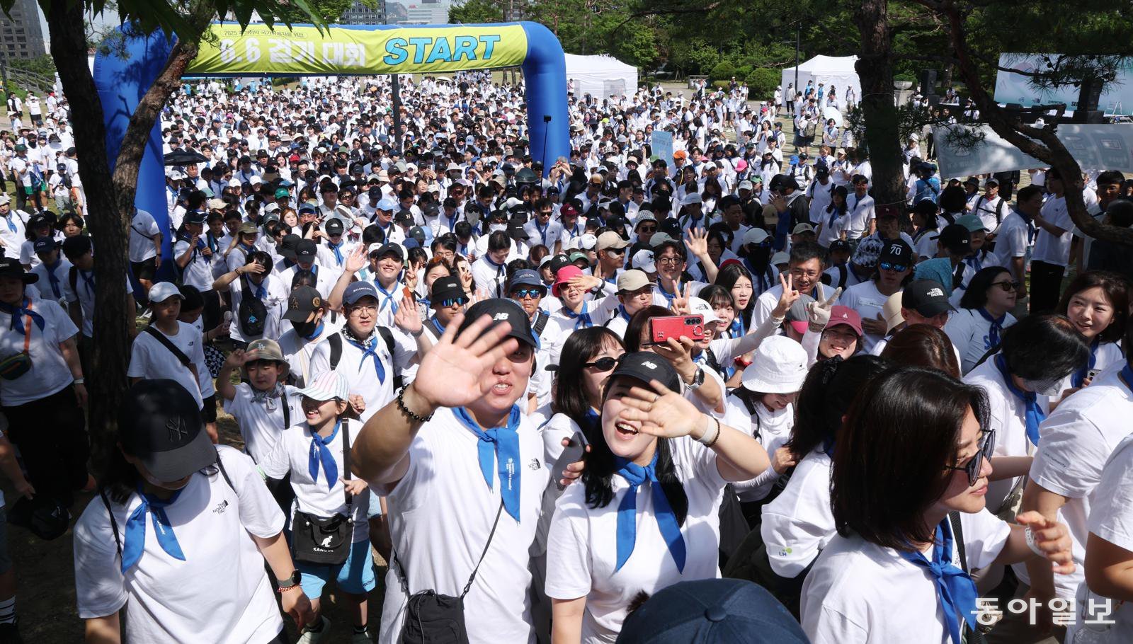 한 걷기 대회에서 참가자들이 걷는 모습. 동아일보 DB