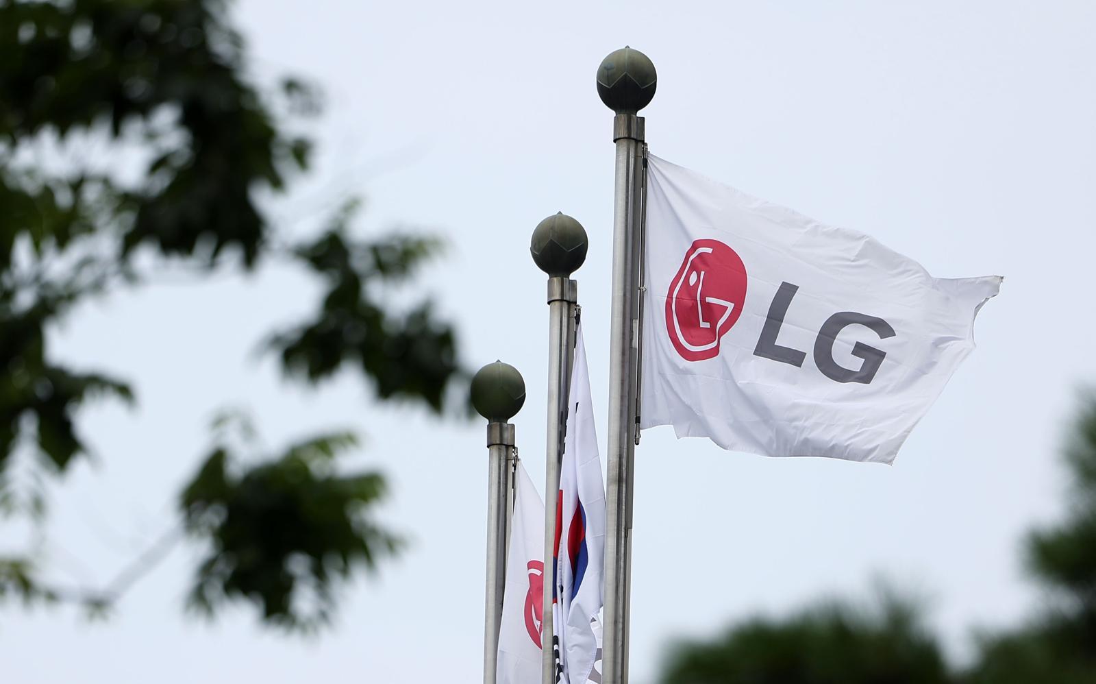 LG전자 본사가 소재한 서울 여의도 LG트윈타워에서 LG 깃발이 바람에 휘날리고 있다. 2025.07.07 뉴시스