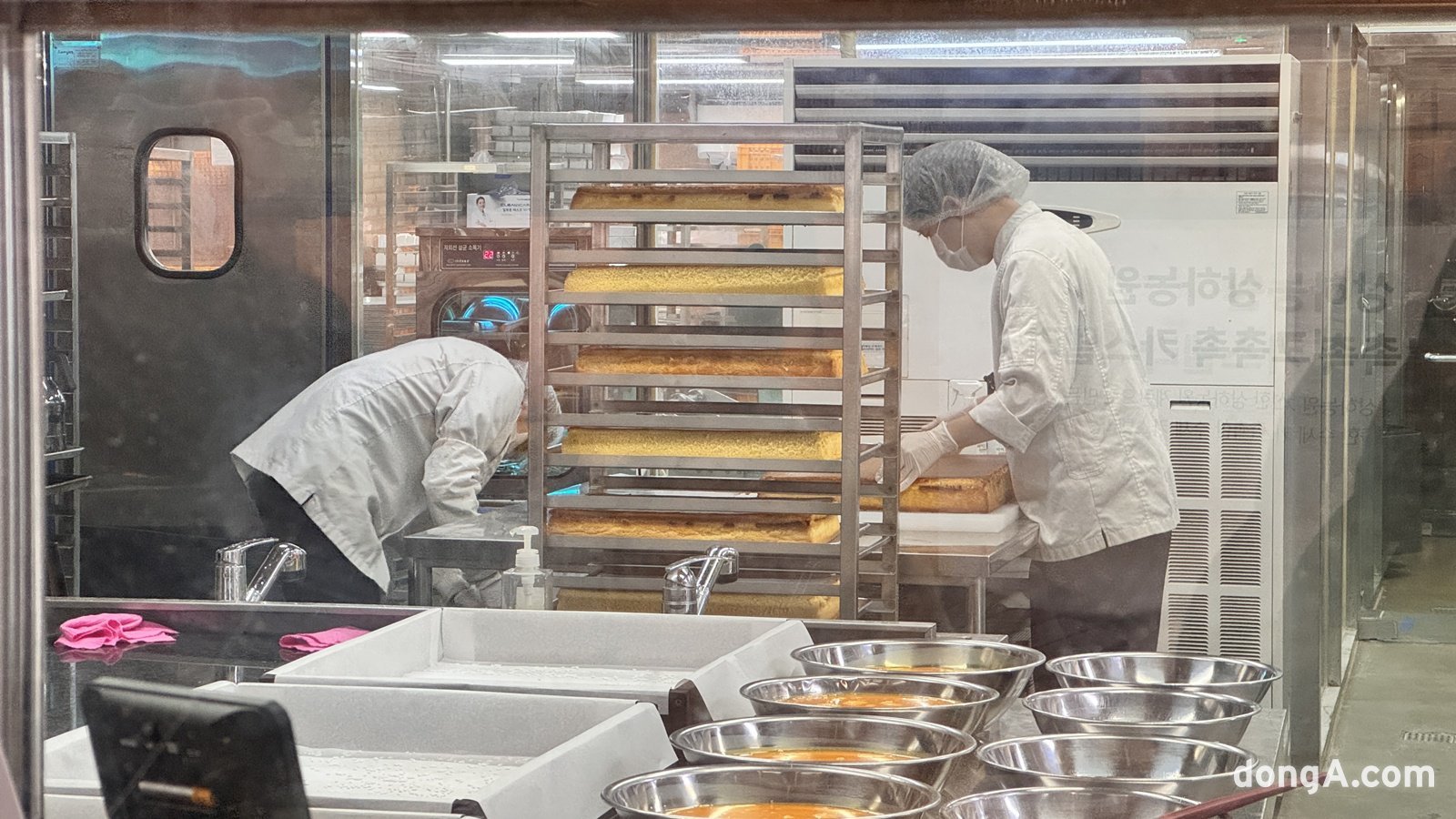 상하농원에는 △발효공방 △빵공방 △과일공방 △햄공방 △참기름공방 △치즈공방 등 총 6개 공방에서 다양한 가공품들이 생산된다. 윤우열 기자 cloudancer@donga.com