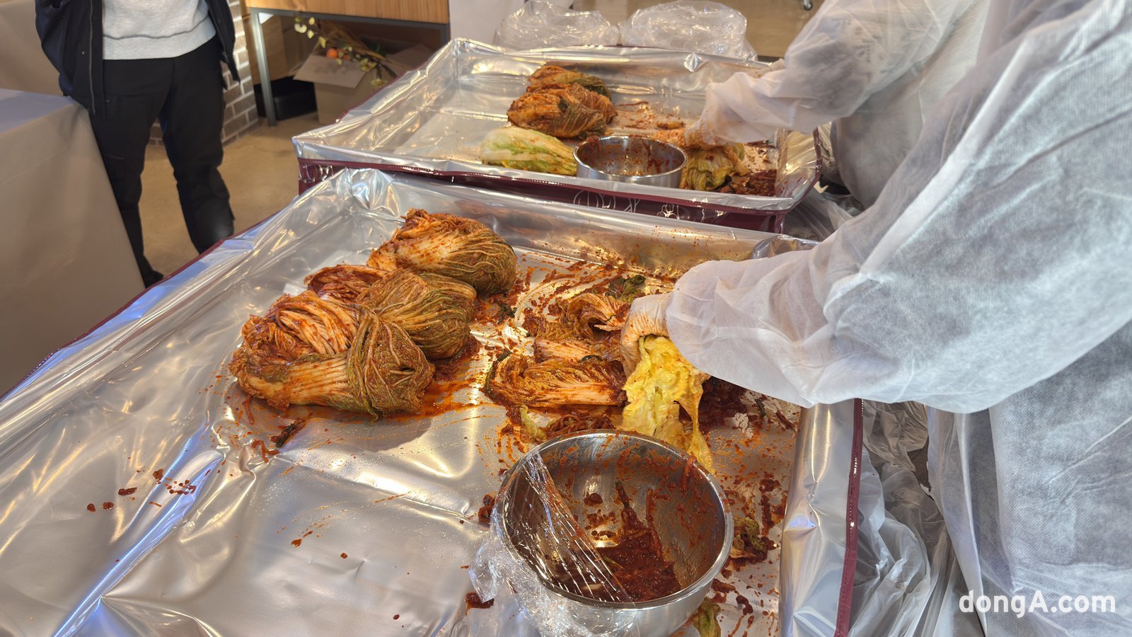 상하농원에선 겨울철 김장체험을 할 수 있다. 고창에서 재배한 베타 배추와 무, 갓, 쪽파를 비롯해 고창산 천일염 등이 재료로 사용된다. 윤우열 기자 cloudancer@donga.com