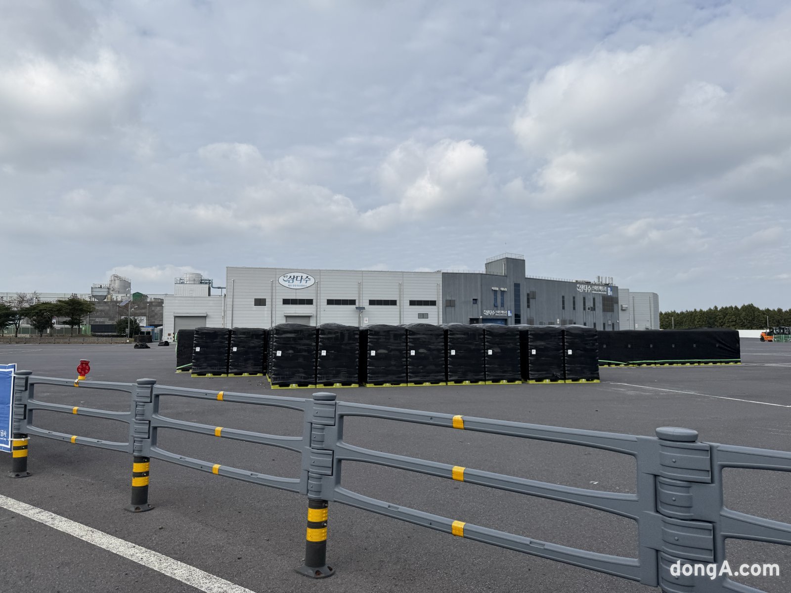 제주 삼다수 공장 내부.