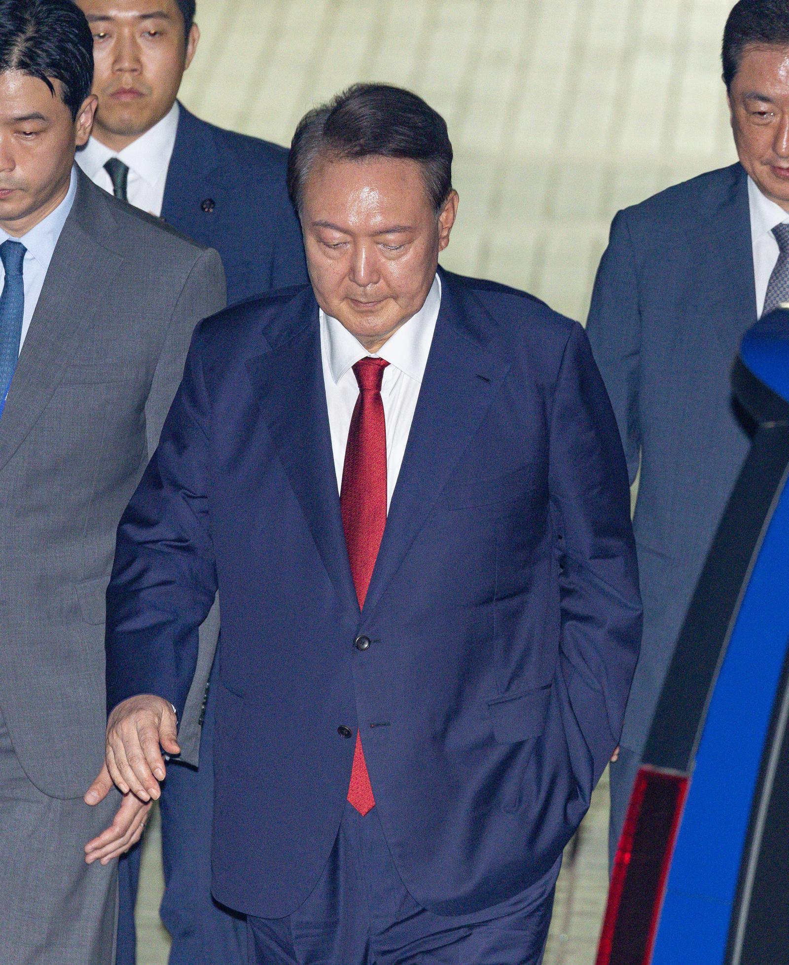 윤석열 전 대통령이 9일 서울 서초구 서울중앙지방법원에서 열린 2차 구속 전 피의자 심문(영장실질심사)을 마친 뒤 서울구치소로 향하고 있다. 2025.07.09 사진공동취재단