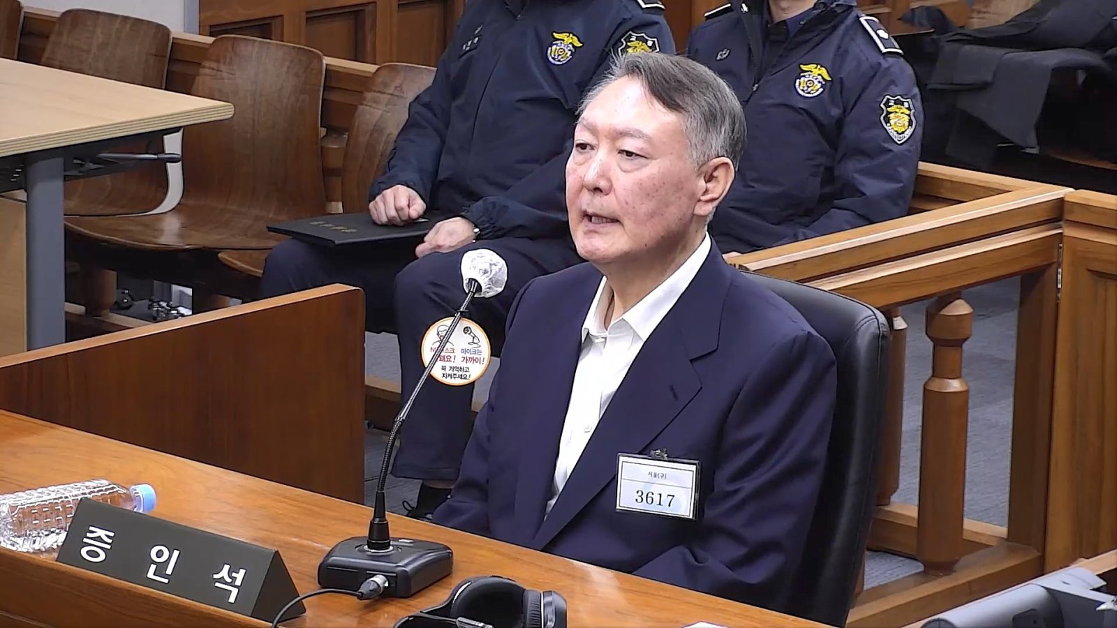 19일 윤석열 전 대통령이 서울 서초구 서울중앙지법에서 열린 한덕수 전 국무총리 재판에 증인으로 출석했다. 법원 재판 화면 캡처