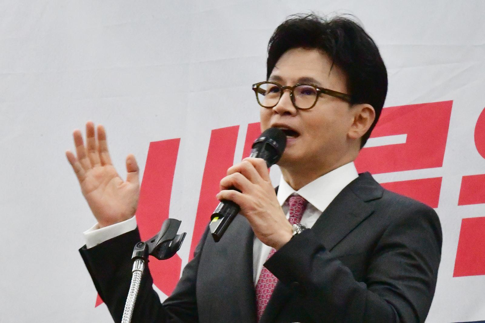 한동훈 전 국민의힘 대표가 11일 오후 광주 서구 홀리데이인호텔에서 열린 김화진 국힘 전남도당위원장 취임식에 참석해 축사하고 있다. 2025.08.11. 뉴시스