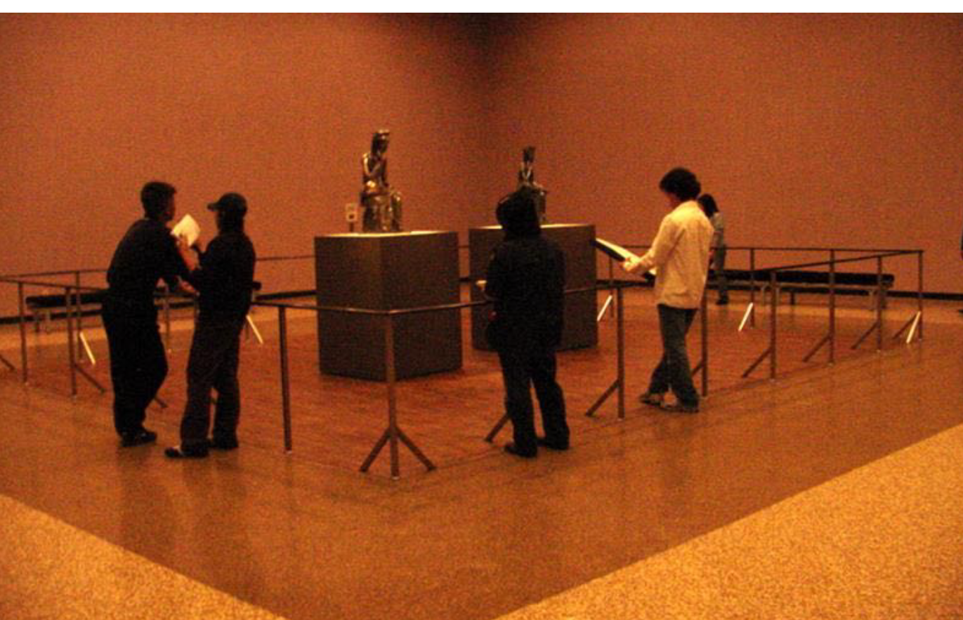 현재 국립중앙박물관으로 옮기기 1년 전인 2004년 ‘이전 고별 전시’에서 두 금동반가사유상이 사상 두 번째로 함께 전시됐다. 국립중앙박물관 제공