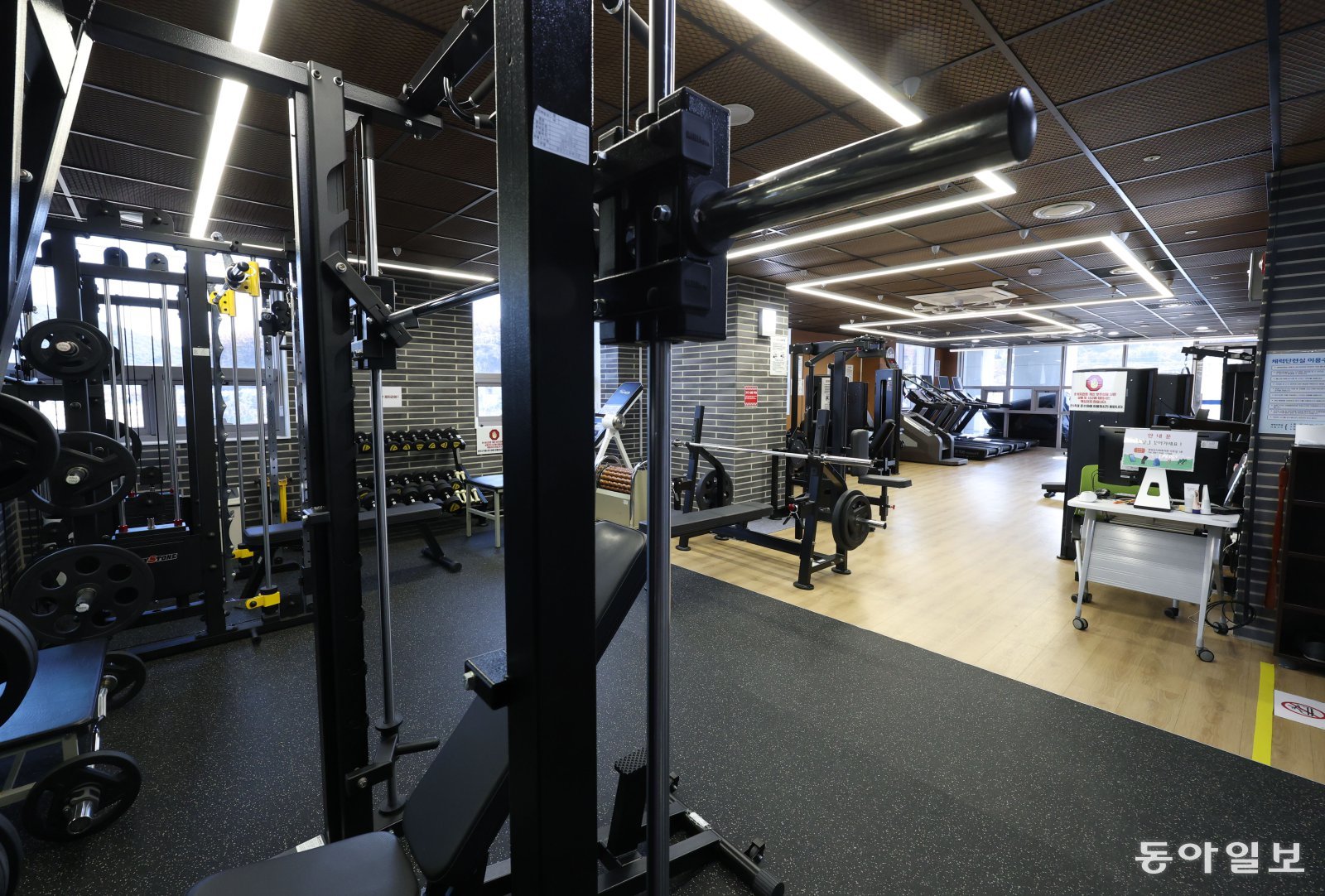 청양교월 고령자복지주택 2층의 체력단련실은 입주자뿐 아니라 지역 주민까지 하루 평균 40~50명이 이용한다.