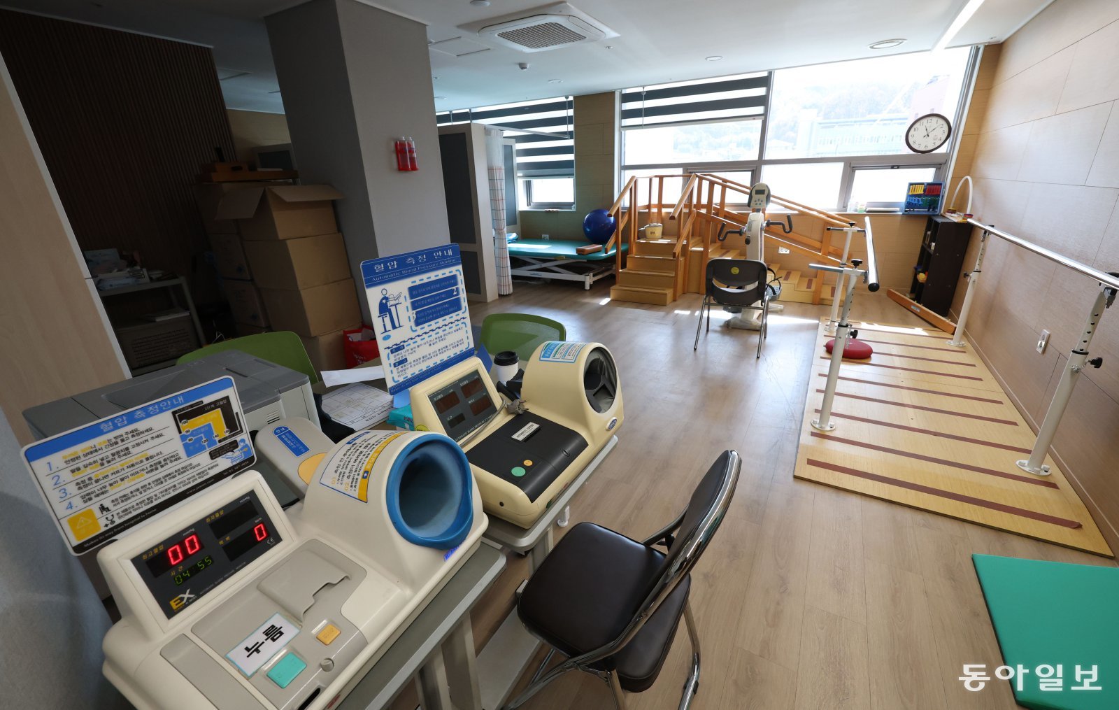 청양교월 고령자복지주택은 입주자들의 신체 기능 향상에 중점을 뒀다. 2층 재활운동실에선 보행 훈련과 스트레칭 지도 등을 받을 수 있다.