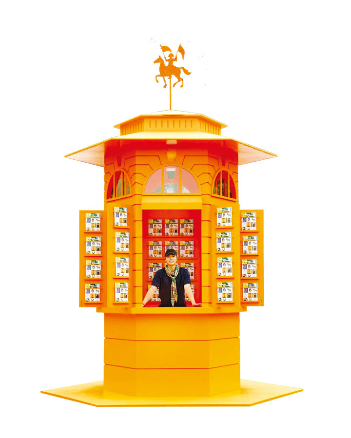 에르메스는 매거진을 경험형 공간으로 확장한 ‘르 몽드 에르메스 키오스크’ 프로젝트를 선보였다. 파리의 신문 가판대에서 영감을 얻은 오렌지빛 구조물로, 세계 주요 도시를 순회하고 있다. 인스타그램