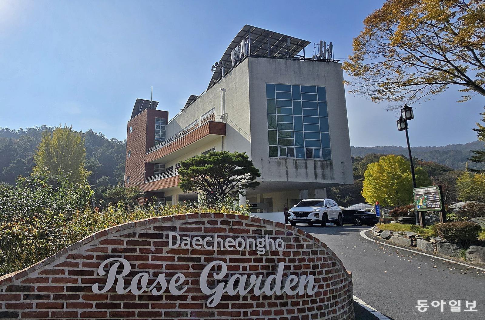 대전 동구는 올해 10월까지 대청호자연생태관 방문객이 약 7만 명으로, 지난해보다 두 배 가까이 늘었다고 지난달 30일 밝혔다. 사진은 대청호자연생태관 외경. 김태영 기자 live@donga.com