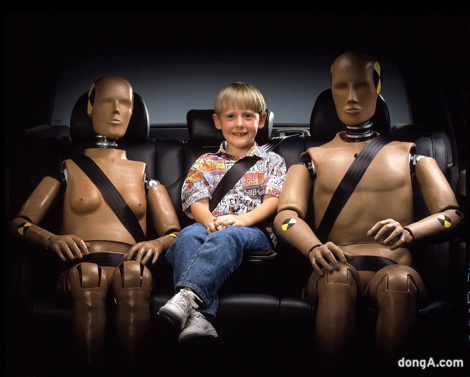 아동 탑승자를 고려한 볼보 부스트쿠션