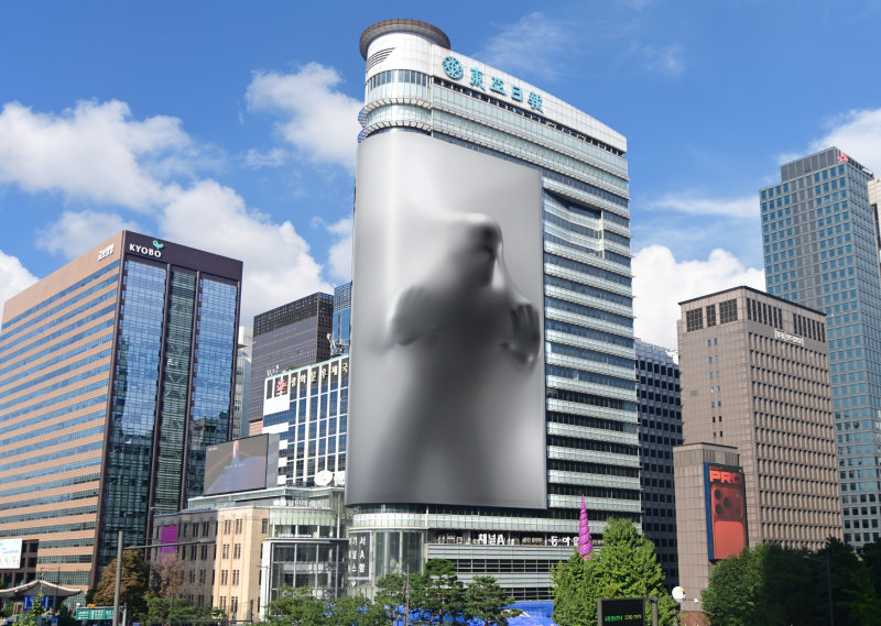 서울 광화문 동아미디어센터에 설치한 국내 최대 디지털 사이니지 ‘룩스(LUUX)’를 통해 채널A B&C와 칼레이도웍스가 공개한 애너모픽 영상. 채널A B&C 제공