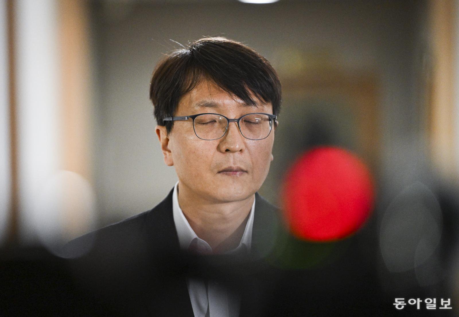 박대준 쿠팡 대표가 30일 서울 종로구 정부서울청사에서 열린 쿠팡 관련 긴급 관계부처 장관회의를 마치고 회의장 앞에서 취재진의 질의에 답변하고 있다. 2025.11.30 변영욱 기자 cut@donga.com