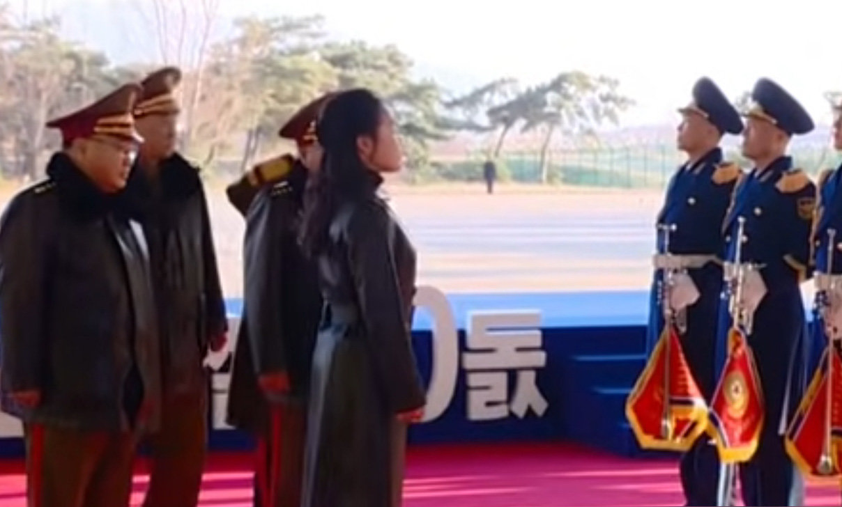 김주애가 사열을 받는 장면. 조선중앙TV 캡쳐