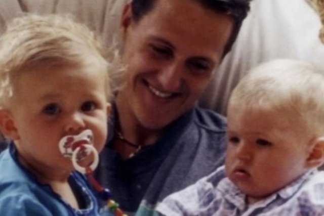 미하엘 슈마허(가운데)와 막스 페르스타펀(오른쪽). 왼쪽은 슈마허의 딸 지나. 더 선 홈페이지