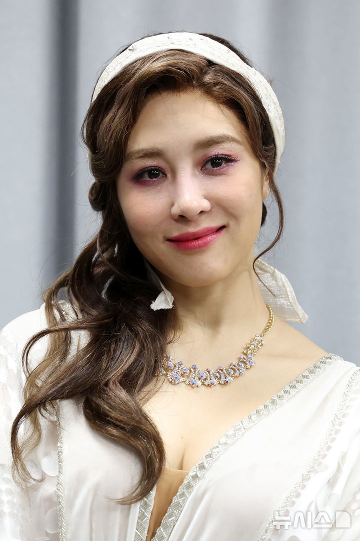 뮤지컬 ‘마타하리’ 배우 옥주현(마타하리 역)이 지난 6일 서울 강서구 LG아트센터 서울에서 인터뷰를 하고 있다. 2024.12.09 뉴시스