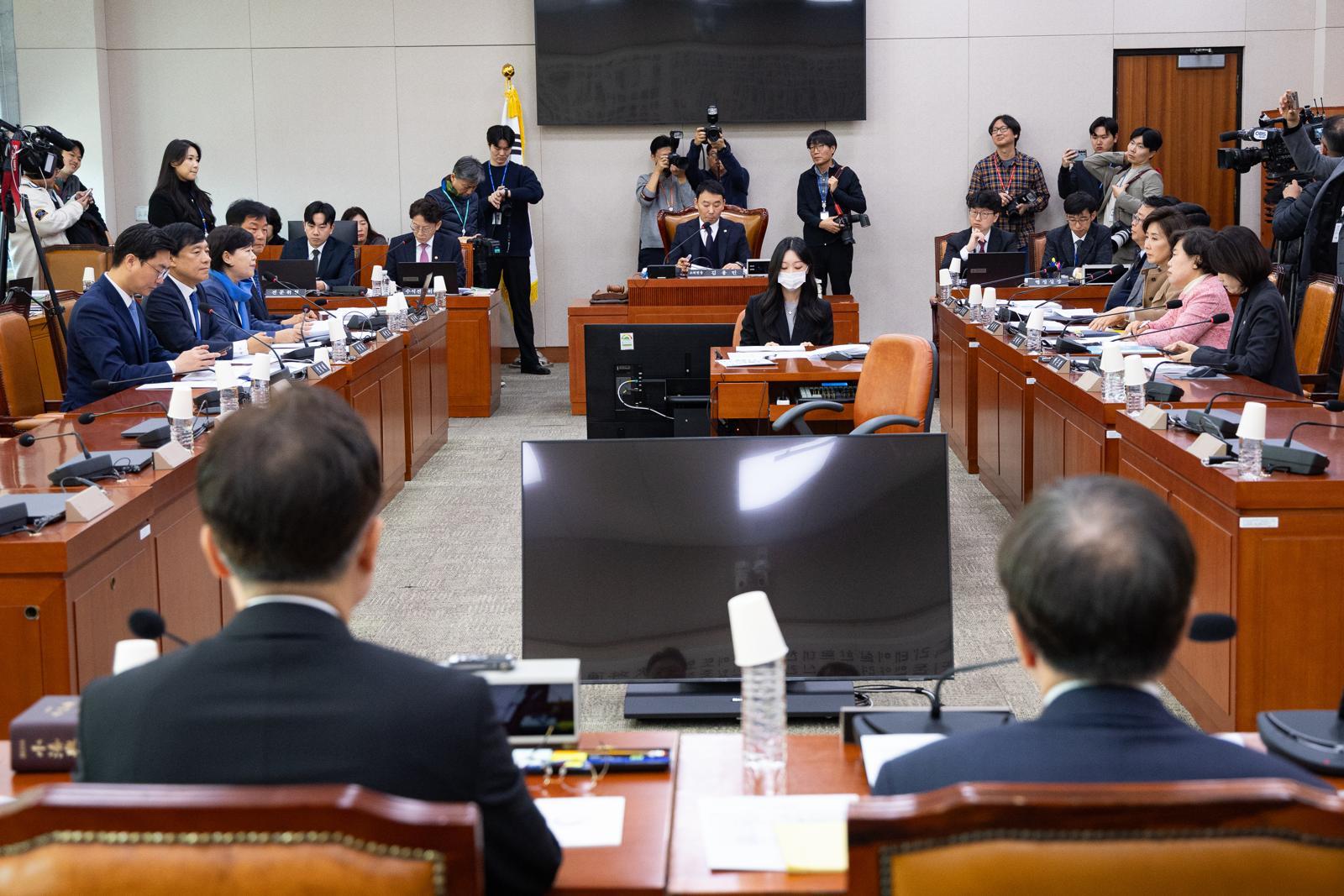 김용민 국회 법제사법위원회 법안심사제1소위원장이 1일 서울 여의도 국회에서 열린 제429회 국회(정기회) 법제사법위원회 제8차 법안심사제1소위원회에서 의사 진행을 하고 있다. 2025.12.1/뉴스1