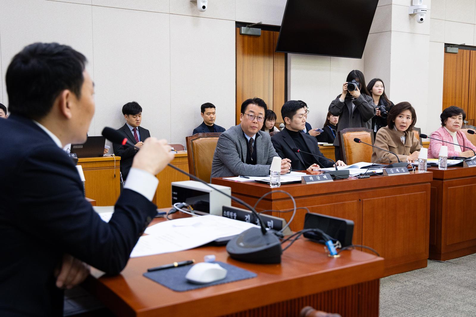 나경원 국민의힘 의원이 1일 서울 여의도 국회에서 열린 제429회 국회(정기회) 법제사법위원회 제8차 법안심사제1소위원회에서 발언하고 있다. 2025.12.1/뉴스1