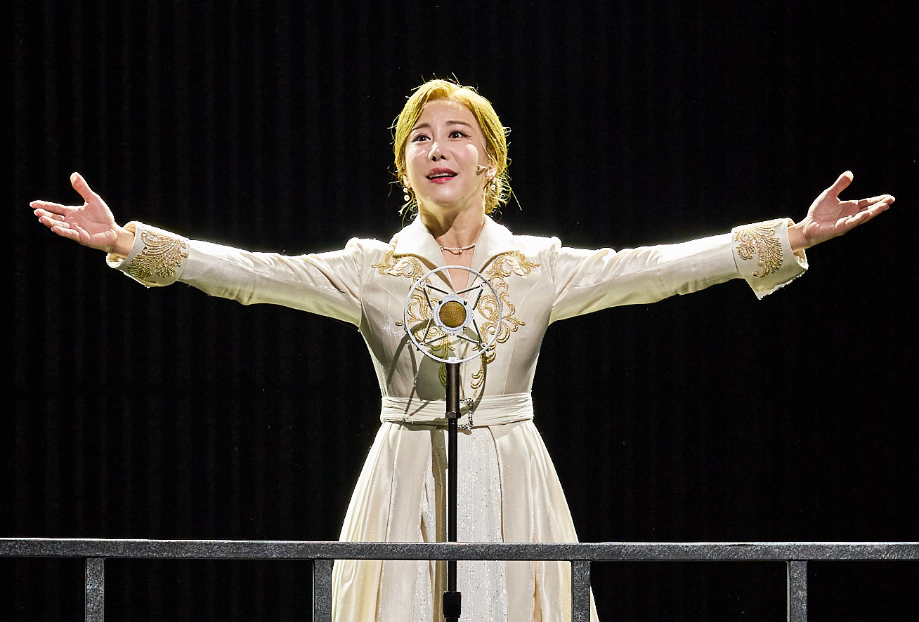 에바 페론의 삶을 다룬 뮤지컬 ‘에비타’의 한 장면. 블루스테이지 제공