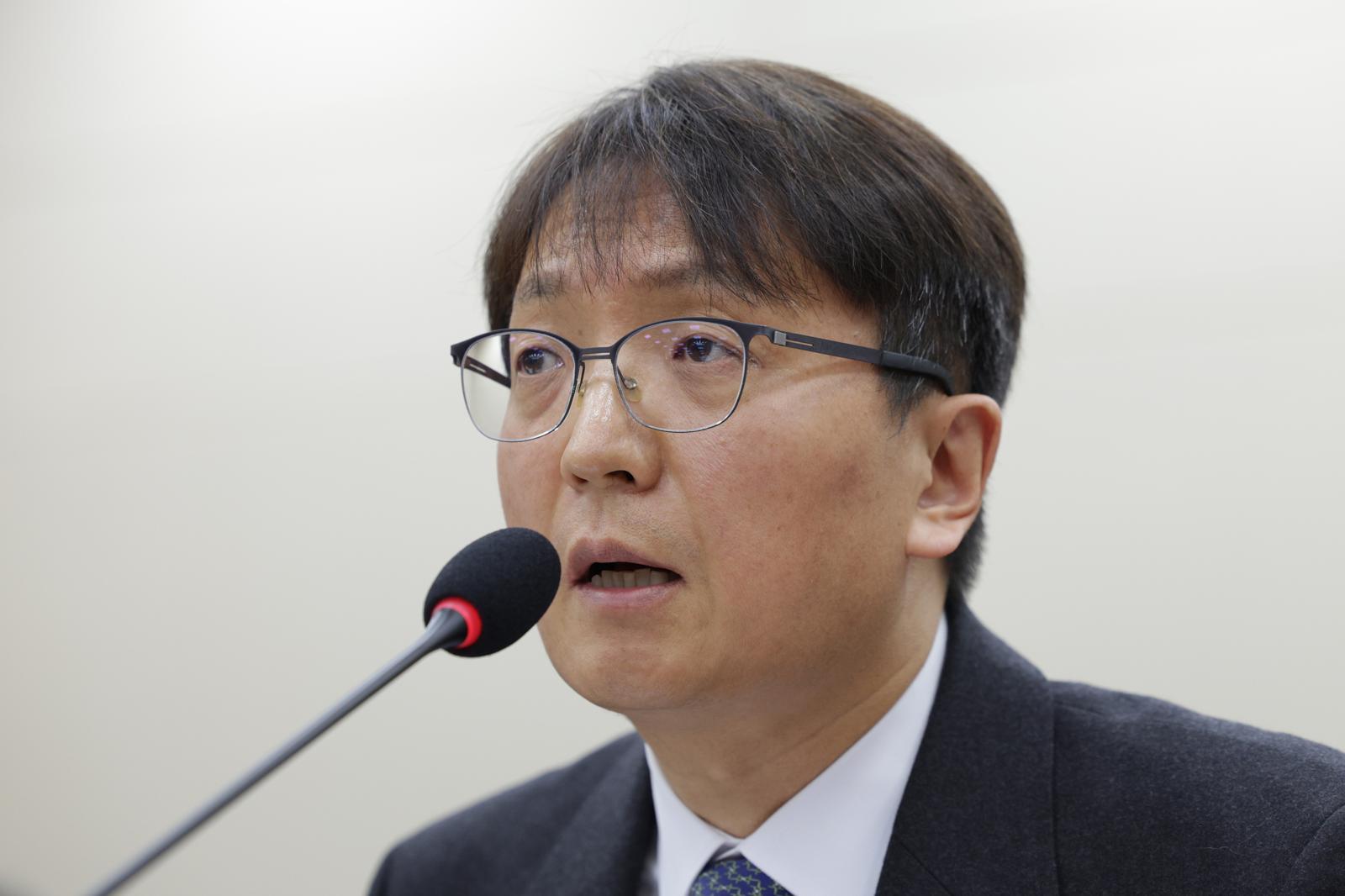 박대준 쿠팡 대표이사가 2일 서울 여의도 국회 과학기술정보방송통신위원회에서 열린 쿠팡 침해사고 관련 현안 질의에서 의원 질의에 답변하고 있다.  2025.12.2/뉴스1