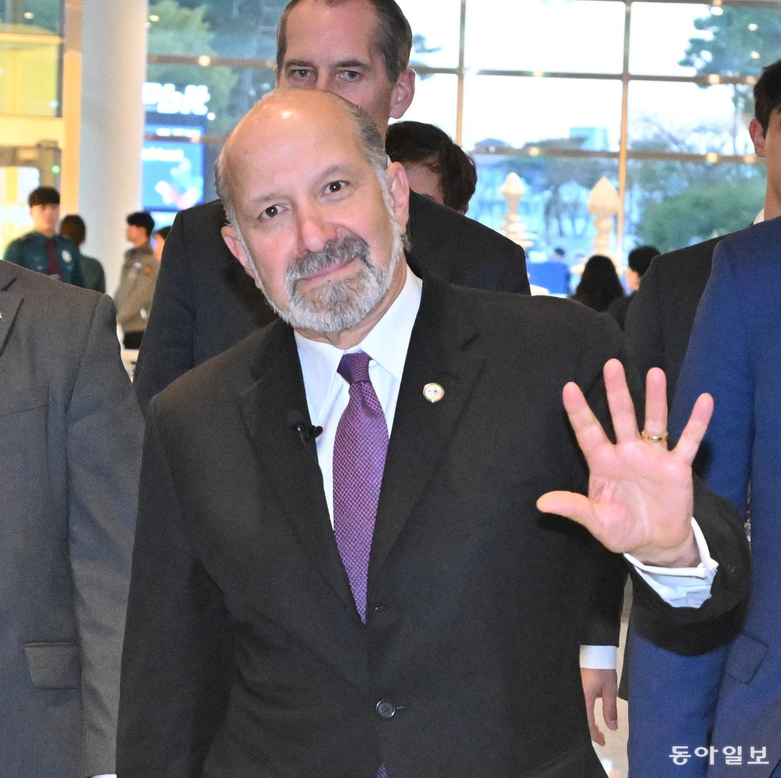 하워드 러트닉 미국 상무부 장관이 29일 경북 경주시 경주예술의전당에서 열린 한미 비즈니스 라운드 테이블에 참석하고 있다. 홍진환 기자 jean@donga.com