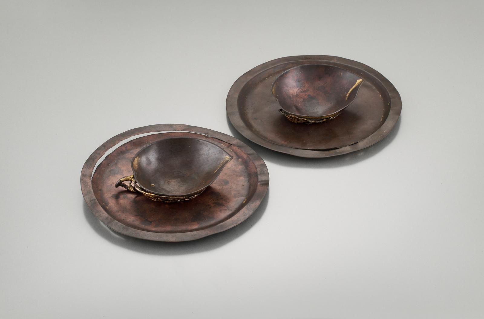 복숭아 모양 잔과 받침. 국립중앙박물관 제공