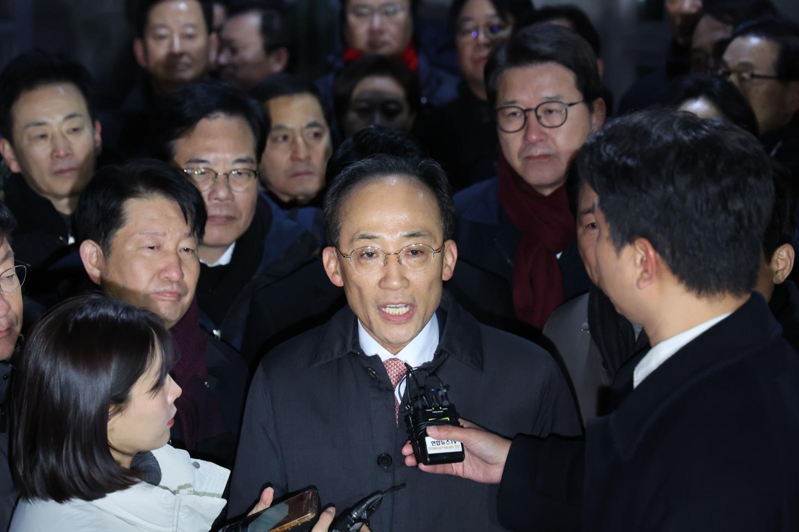 국회의 12·3 비상계엄 해제 의결 방해 의혹을 받는 추경호 전 국민의힘 원내대표가 3일 오전 영장이 기각돼 경기 의왕시 서울구치소를 나서며 발언하고 있다. 2025.12.03 [의왕=뉴시스]