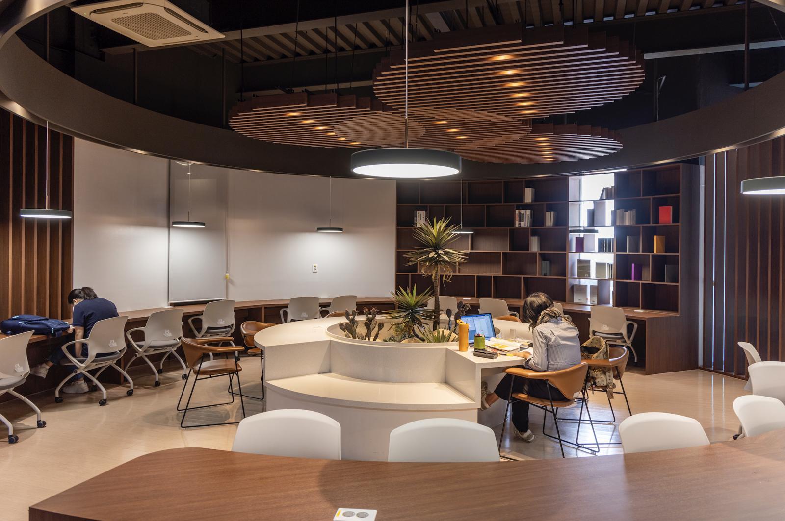 수원여자대학교 도서관. 학교 제공