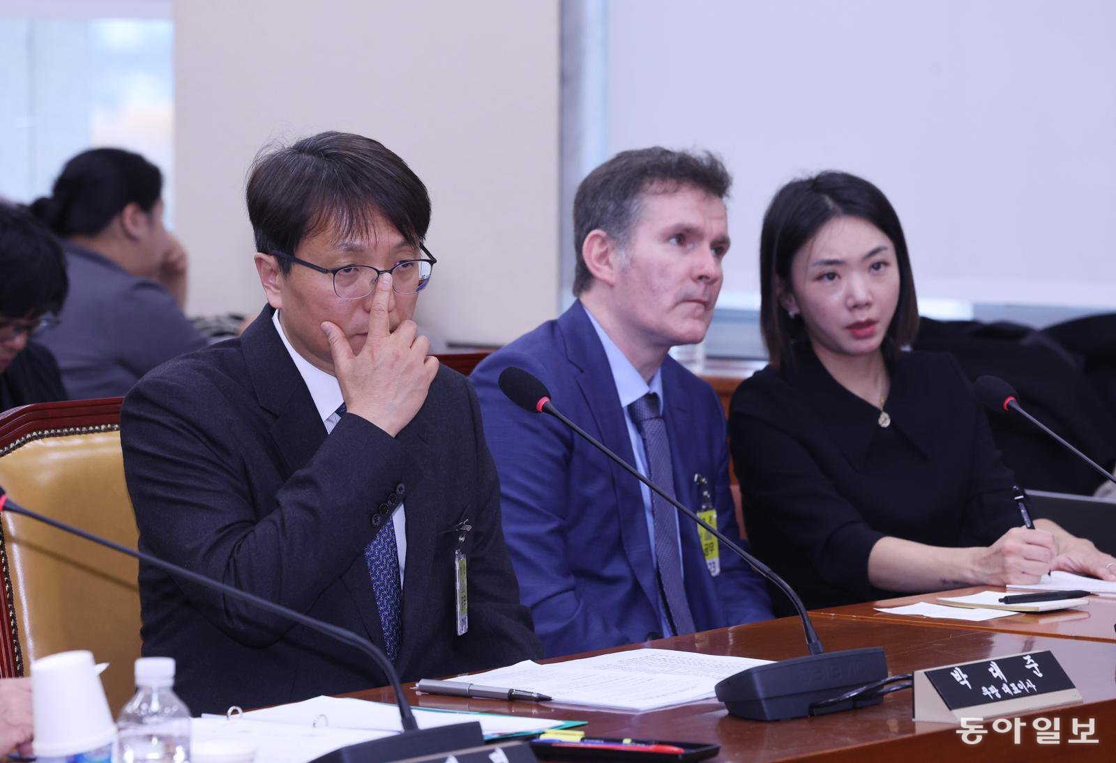 2일 오후 서울 여의도 국회 과학기술정보방송통신위원회 전체회의에서 쿠팡 해킹 관련 현안질의가 열렸다. 박대준 쿠팡 대표이사, 브랫 매티스 쿠팡 최고 정보 보호책임자(CISO)가 참석했다. 장승윤 기자 tomato99@donga.com