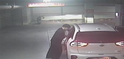 사건 당시 CCTV. 인천지검 제공.