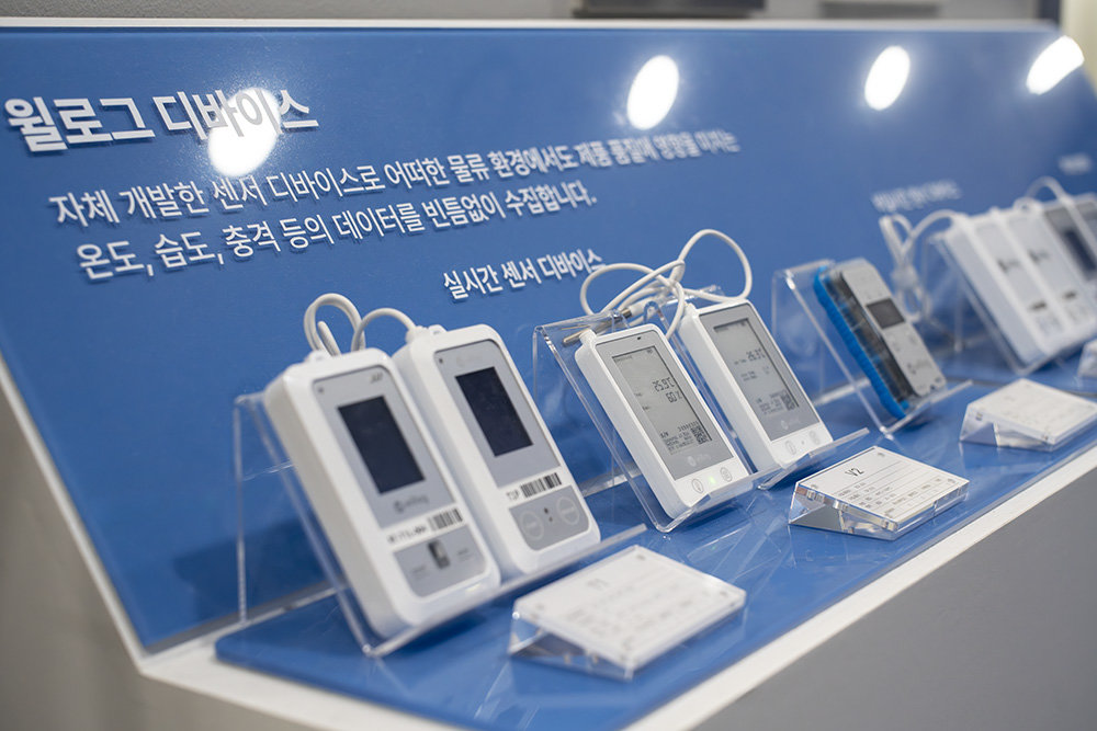 윌로그 세이프는 컨테이너 등에 부착되어 각종 데이터를 수집한 뒤 윌로그 컨트롤타워로 데이터를 표출한다 / 출처=IT동아