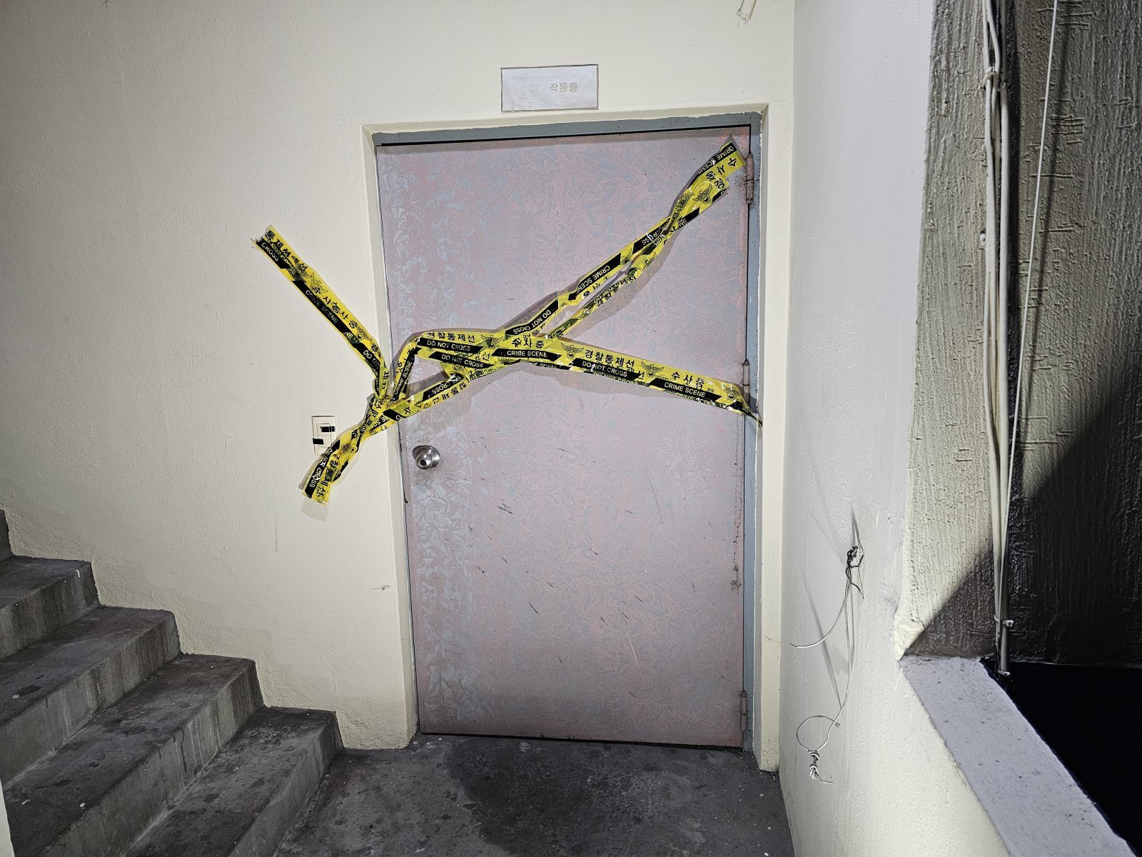 3일 오후 경남 창원시 마산회원구 합성동 한 모텔에서 흉기 사건이 발생, 경찰이 현장을 통제하고 있다. 2025.12.3/뉴스1