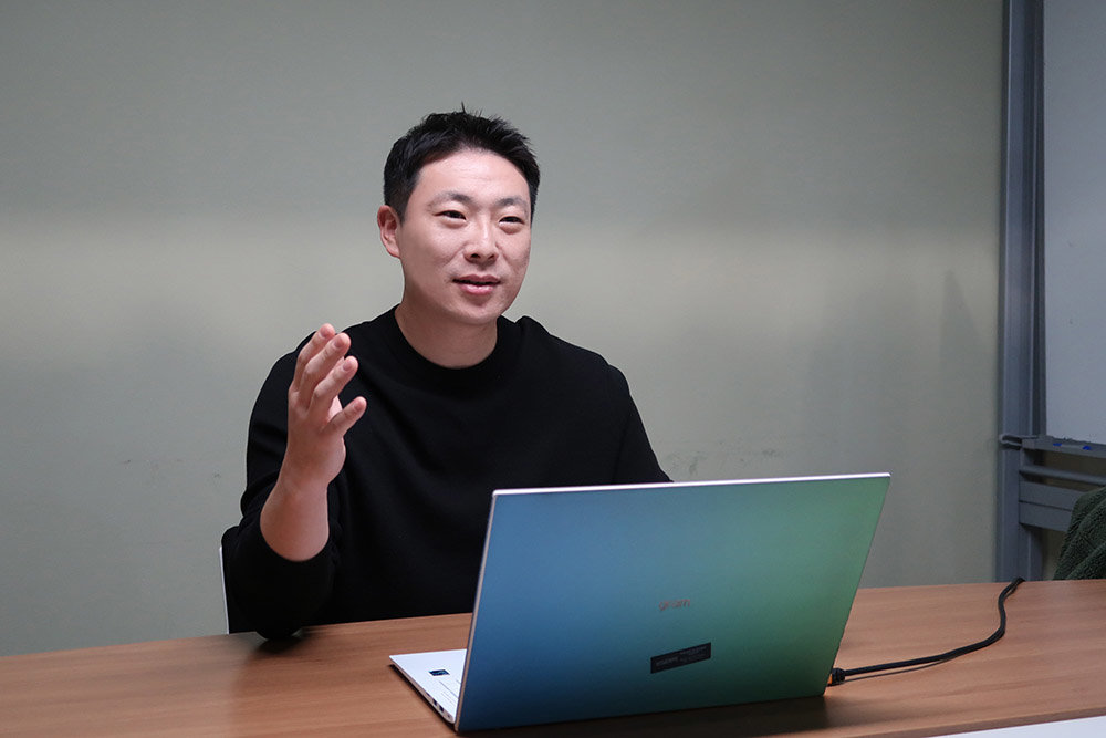 세이브트리와 산림분야 오픈이노베이션에 대해 설명하는 하용훈 대표 / 출처=IT동아