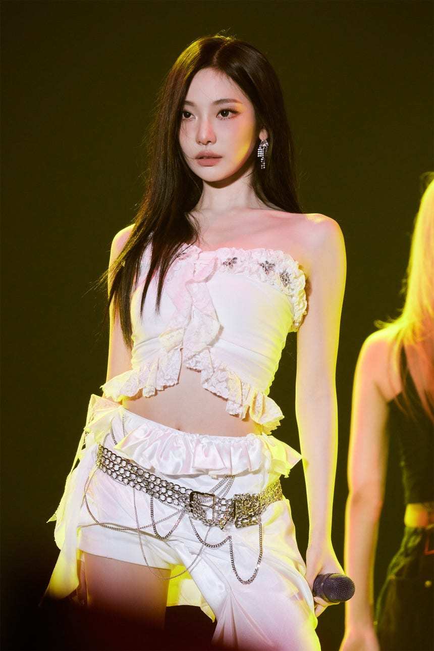 에스파의 ‘홍백가합전’ 출연을 두고 일본 내 반대 서명이 12만 건을 넘겼다. 닝닝의 조명 사진이 원폭 이미지를 연상시킨다는 논란이 재확산되며 NHK 설명에도 반발이 이어지고 있다. ⓒ뉴시스