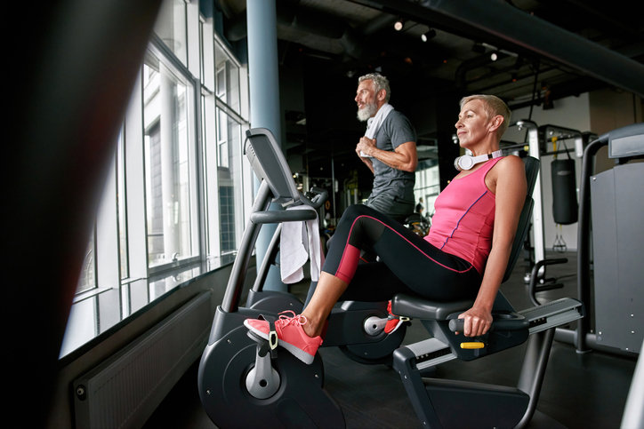 기억력이 깜빡깜빡하는 노인들은 하루 최소 20분, 주 2회 이상 신체활동을 하는 것이 치매 예방에 도움이 되는 것으로 나타났다. 사진=게티이미지코리아.
