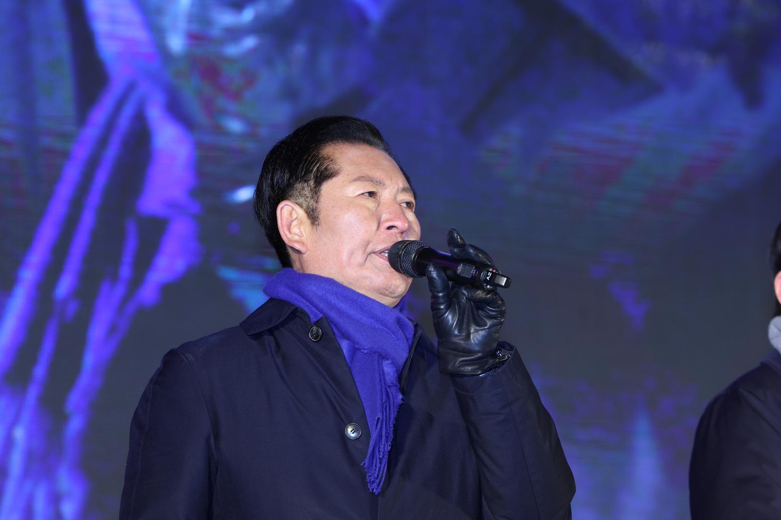 정청래 더불어민주당 대표가 12·3 비상계엄 사태 1년인 3일 서울 여의도 국회 앞에서 열린 ‘12.3 내란외환 청산과 종식, 사회대개혁 시민대행진’에서 발언하고 있다. 2025.12.03.  뉴시스