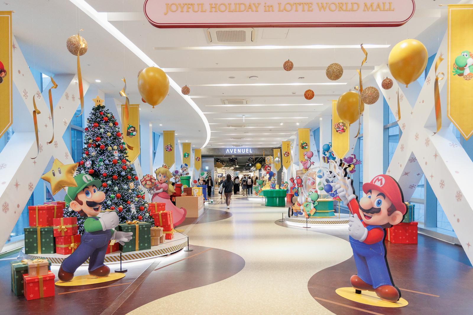 잠실 롯데월드몰 5층 연결 브릿지에 위치한 ‘조이풀 홀리데이 브릿지’ 전경.