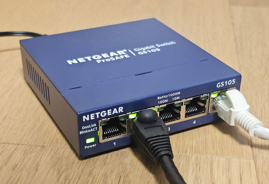 각 포트의 LED 표시를 통해 현재 전송 모드를 확인 가능하다 / 출처=IT동아