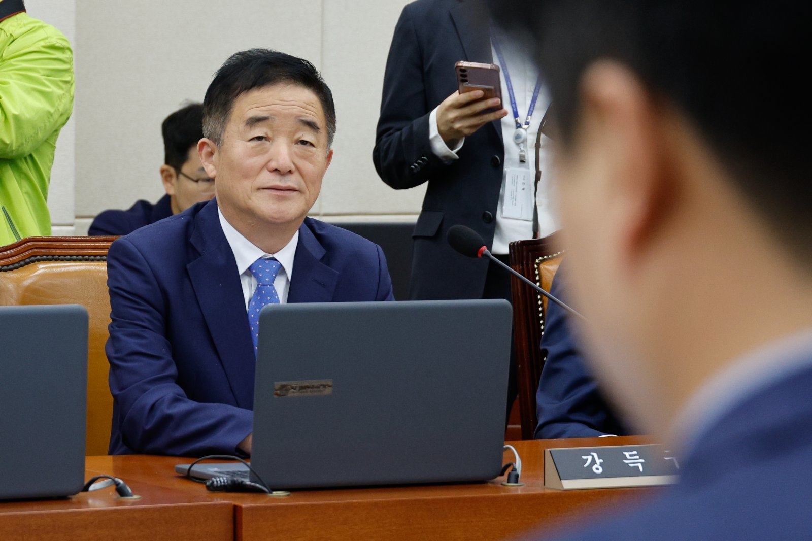 강득구 “세상이 김남국 비난하지만 동지…돌 함께 맞겠다”