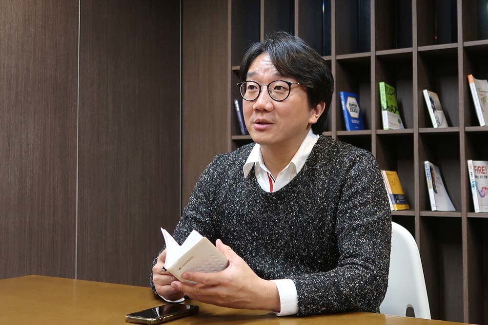 스타트업과의 협업에 대해 설명하는 이승환 책임 / 출처=IT동아