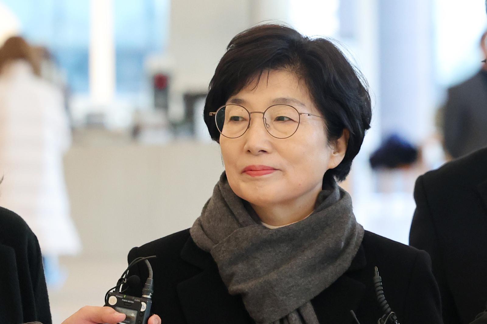 김기현 국민의힘 의원 배우자 이 모 씨가 5일 오전 오전 서울 종로구 광화문 KT 빌딩에 마련된 김건희 특검(특별검사 민중기) 사무실에 피의자 신분으로 출석하고 있다.  2025.12.5/뉴스1