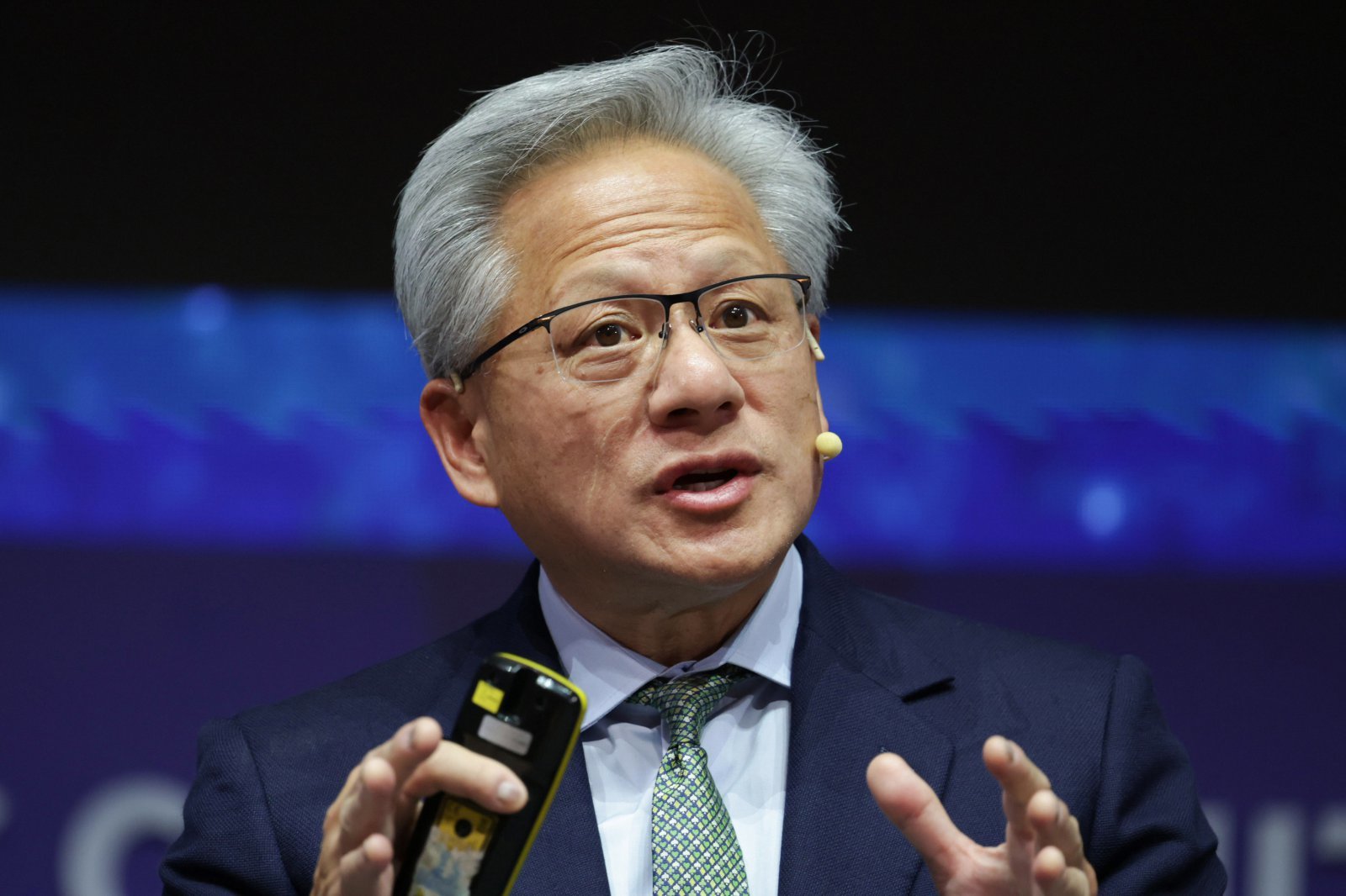 젠슨 황 엔비디아 최고경영자(CEO)가 31일 경북 경주예술의전당에서 열린 아시아태평양경제협의체(APEC) CEO 서밋에서 특별세션 기조연설을 하고 있다. 2025.10.31. 사진공동취재단