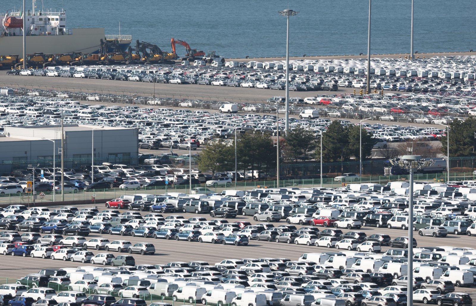 4일 경기 평택시 포승읍 평택항에 수출용 차량이 세워져 있다. 2025.12.4/뉴스1