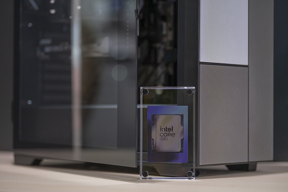 인텔 코어 울트라 시리즈 2는 올해 초 출시한 데스크톱 CPU다. 출시 시점이 적당히 지나 성능 최적화 및 조율이 잘 된 상황이다 / 출처=IT동아